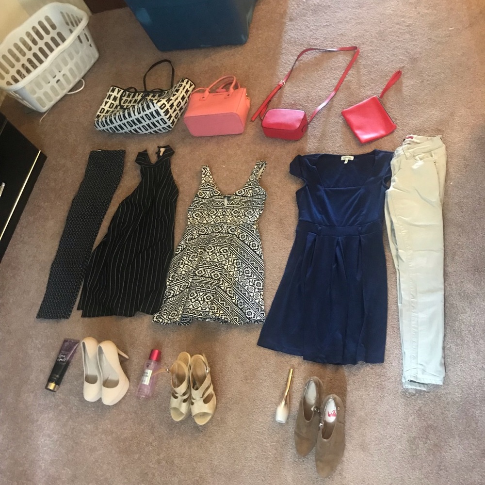 Dresses - Picture 3 of 3